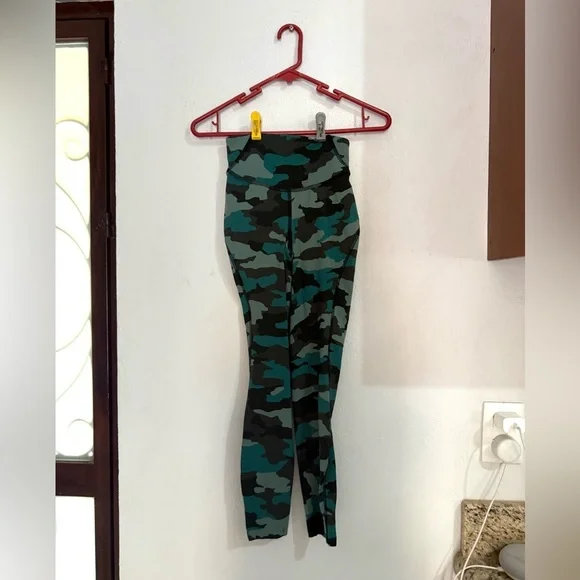 Lululemon Camouflage Leggings Size 0 - Picture 2 of 3